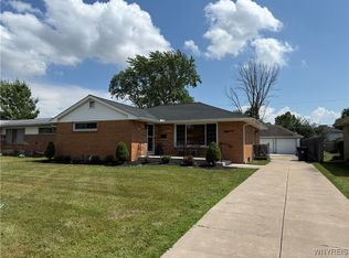 31 Noel Dr, Williamsville, NY 14221