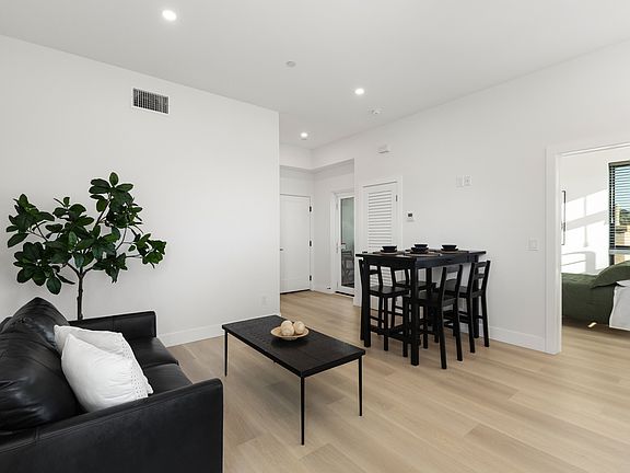 5th image of 5727 Lauretta St #9