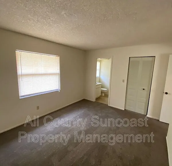 519 Curlew Pl E — Photo 8