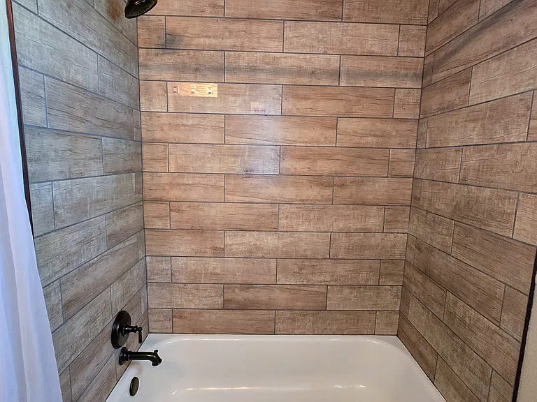 2120 N Wilson Ave — Photo 25