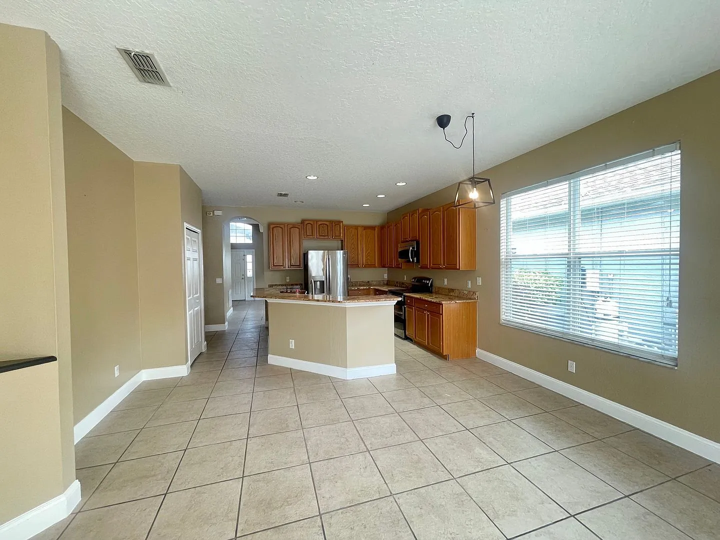 4 bed, 2.0 bath, 1862 sqft, $2,695 — Photo 3