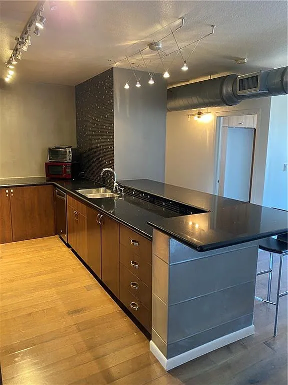 2 bed, 2.0 bath, 1377 sqft, $2,750 — Photo 3