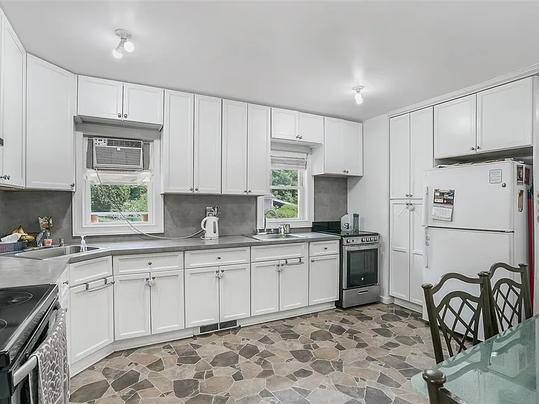 21 Nelshore Dr — Photo 9