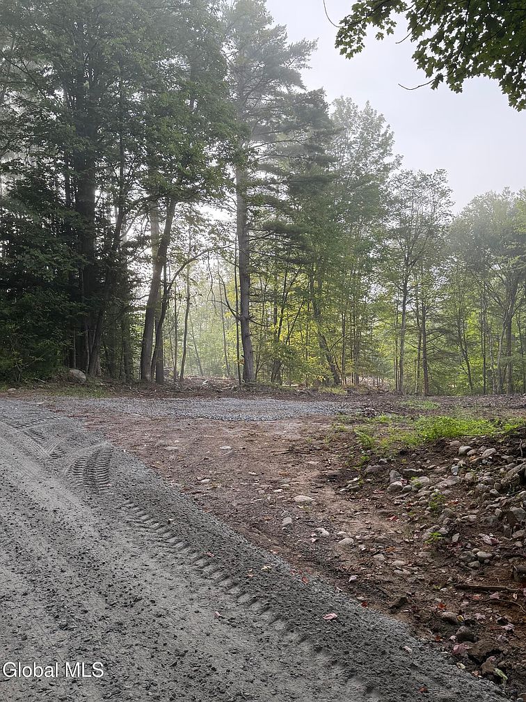 2nd image of 326 Dickinson Hill Road
