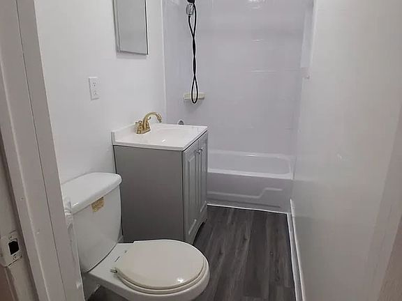 4th image of 411 E Jersey St