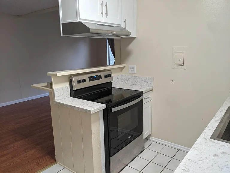 1010 W Macarthur Blvd #128 — Photo 2