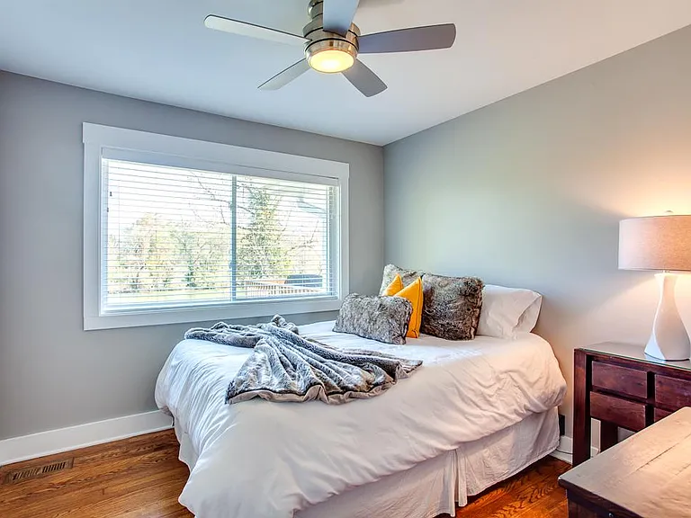 1518 Cliffside Ln — Photo 21