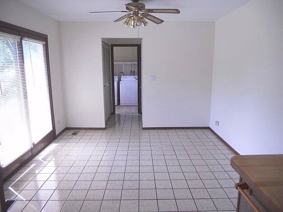 3rd image of 1405 Colwyn Dr