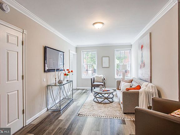 3rd image of 106 Middlesex St