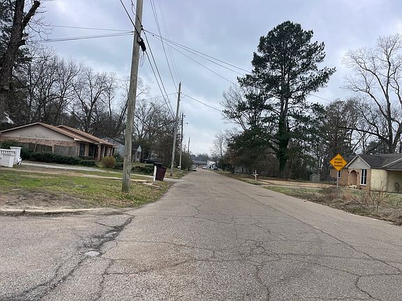 5th image of 242 Stonewall St