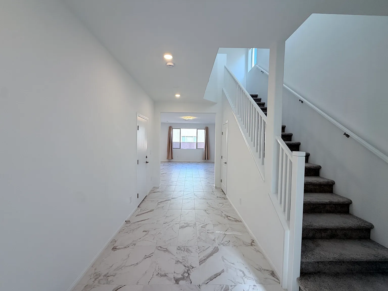 3 bed, 2.5 bath, 2030 sqft, $2,500 — Photo 2