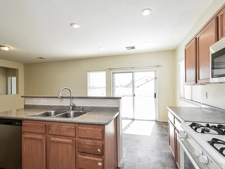 4924 White Jade St — Photo 9