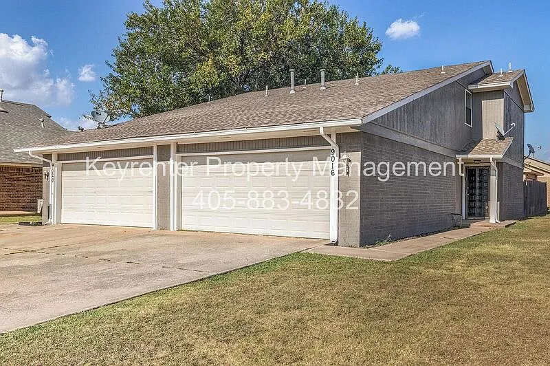 9016-9020 N Rockwell Dr