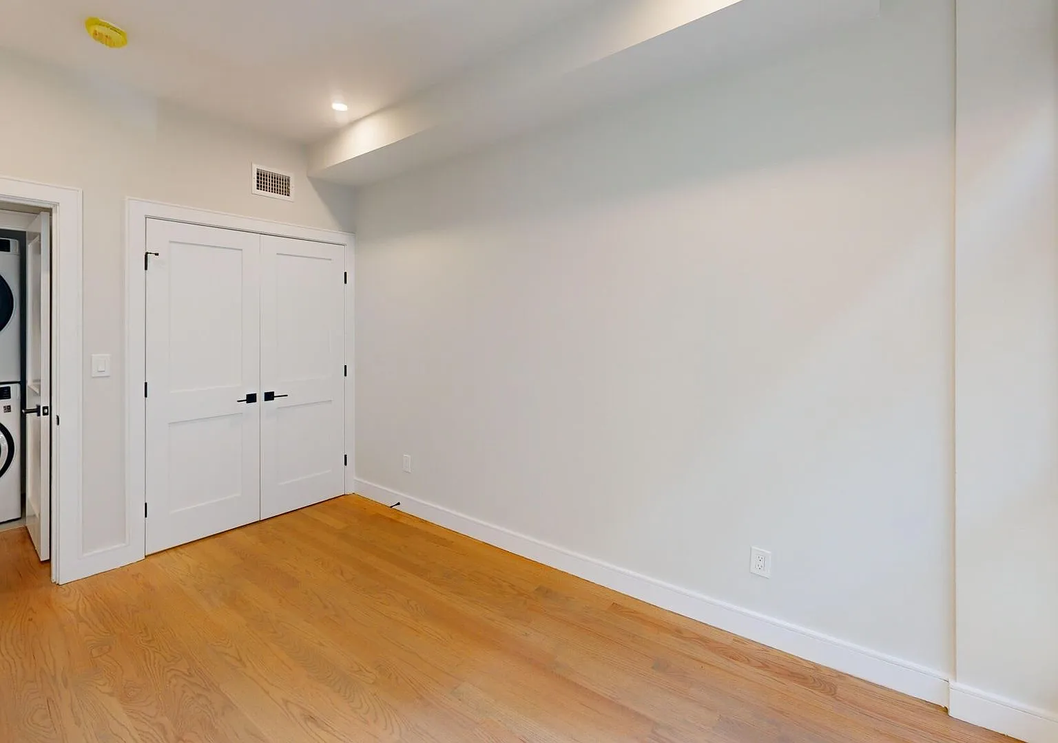 $1k Rebate W Rental! Lux Apt W 2 Baths & Xl Rooms In Theater District! Laundry In Unit! — Photo 3