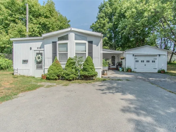 310 W Kirby St, Dexter, NY 13634