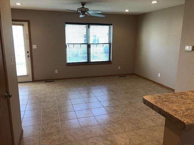 2nd image of 402 N Oak St APT 10