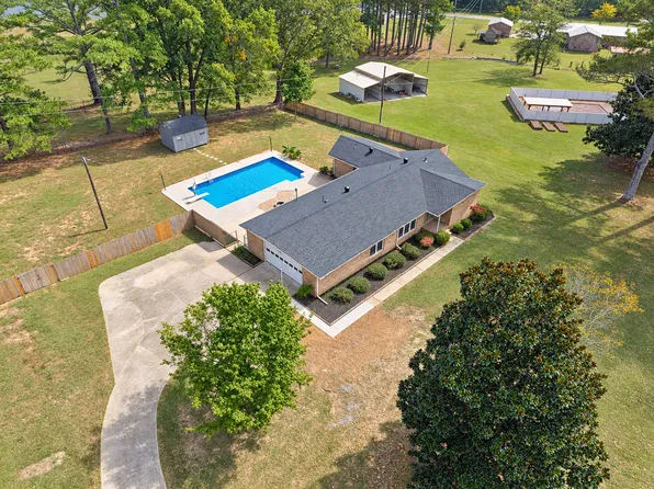 17 West Rd, Fayetteville, TN 37334