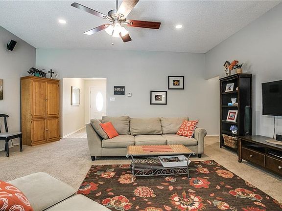 3rd image of 808 Fondren Dr