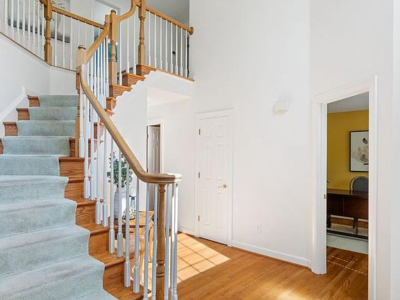 4th image of 6474 Gristmill Square Ln