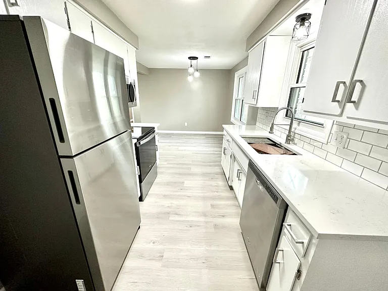 4128 Alhambra Dr — Photo 16