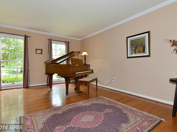 3rd image of 9320 Braymore Cir