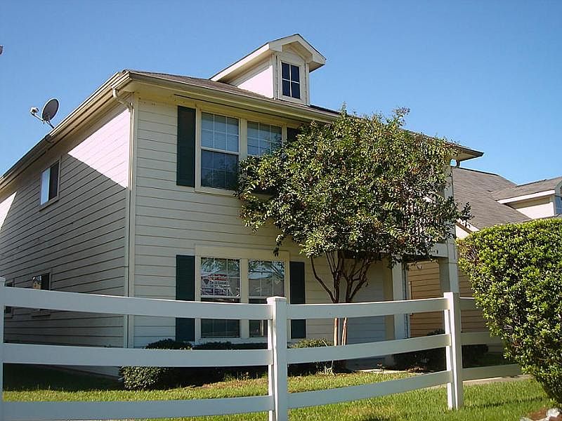 1st image of 19530 Fletcher Way Dr