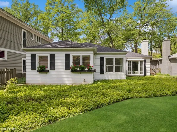 836 E Glenwood Rd, Glenview, IL 60025