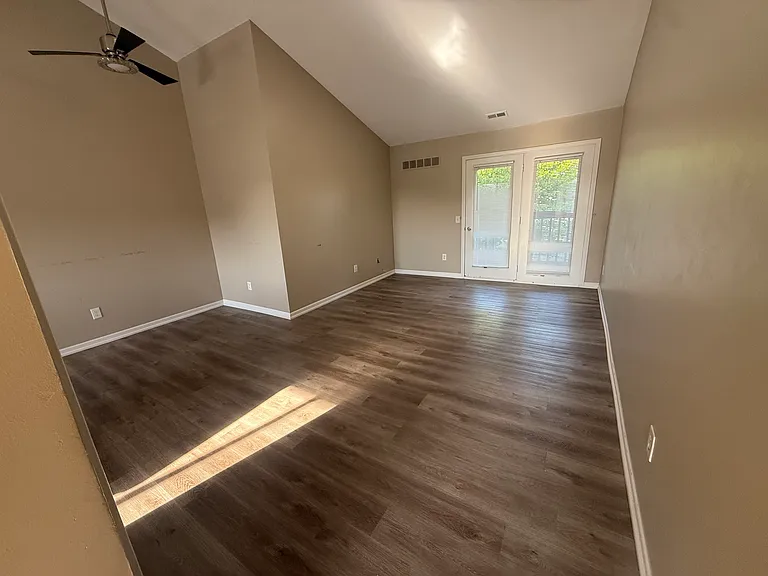 Lakepointe Dr — Photo 17