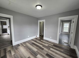 914 1/2 W 2nd St, Waterloo, IA 50701