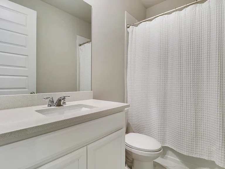 6545 NW Cloverdale Ave — Photo 9