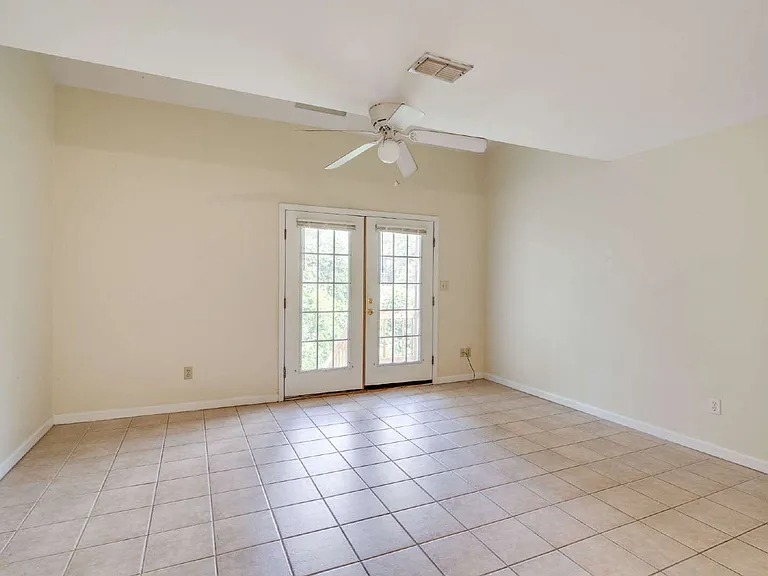 840 W Georgia St #B — Photo 6