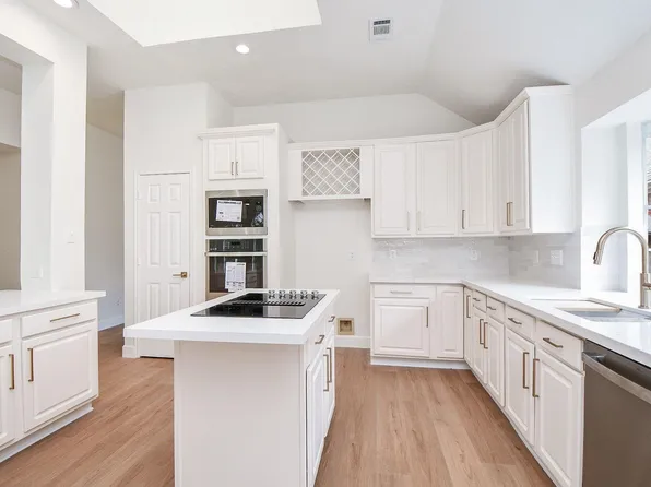 202 Knoll Forest Dr, Sugar Land, TX 77479