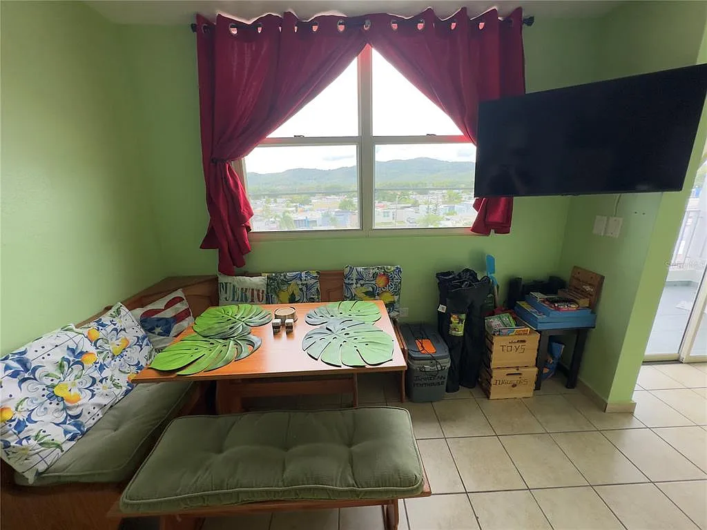 6 bed, 2.0 bath, 888 sqft, $1,300 — Photo 4