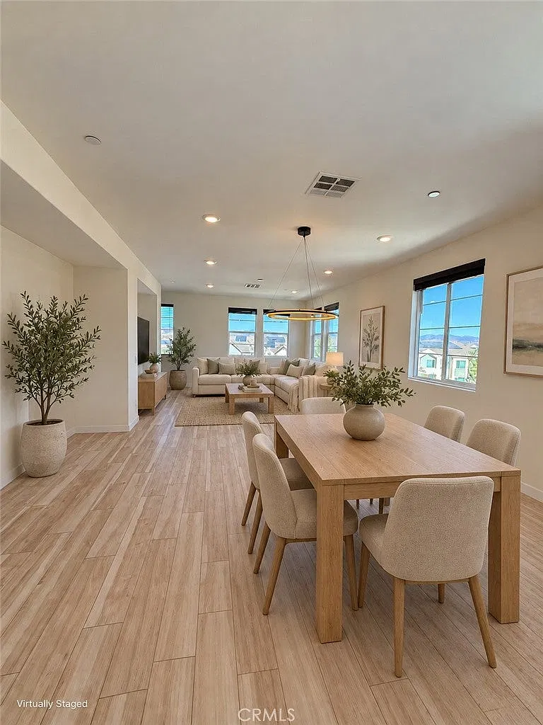 4 bed, 3.5 bath, 2054 sqft, $4,500 — Photo 2