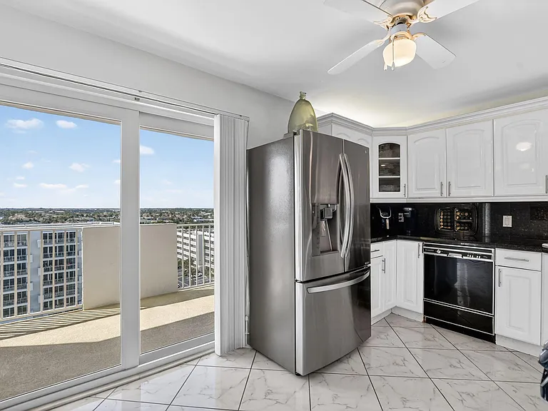 3000 S Ocean Blvd #1004 — Photo 11