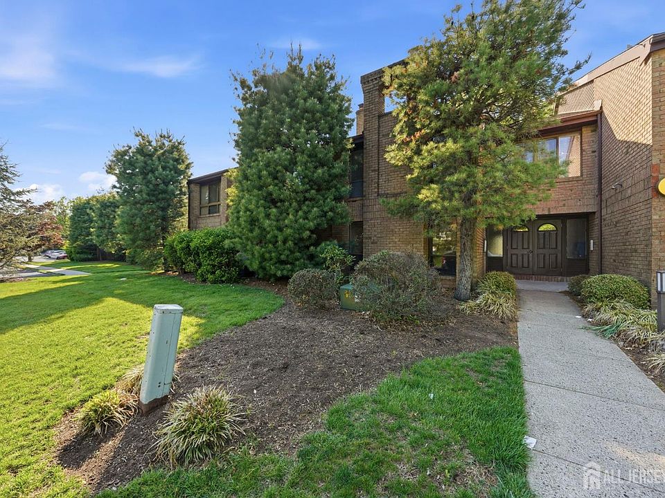1st image of 336 Willowbrook Dr