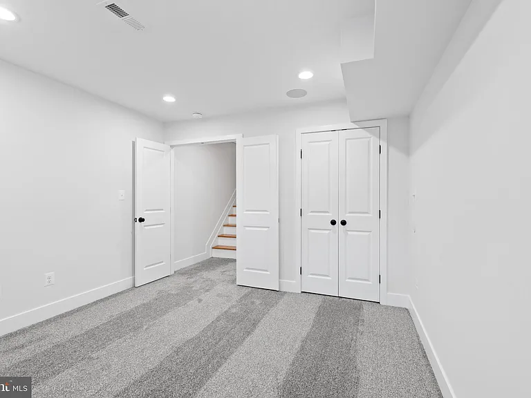 1434 Marshall St — Photo 26