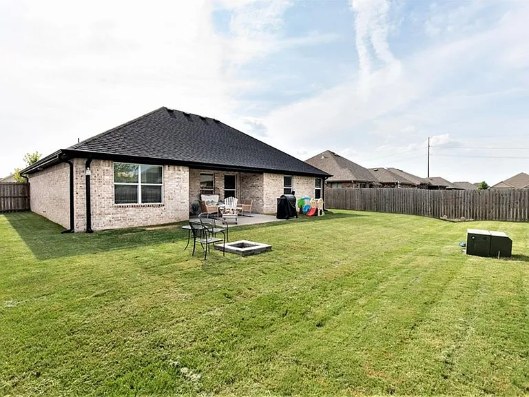 7456 Drury Ave — Photo 24