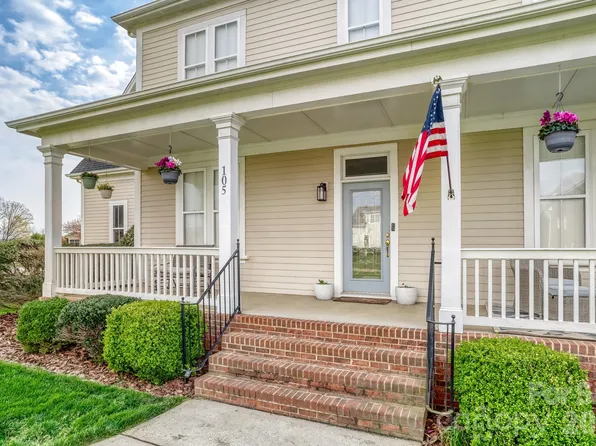 105 Fox Tail Ct, Statesville, NC 28677
