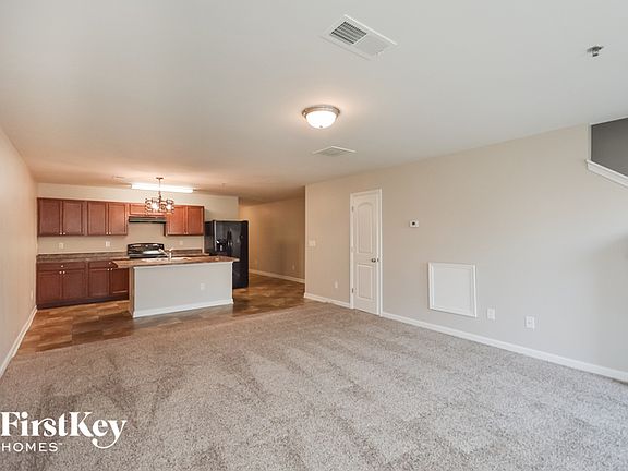 2nd image of 2101 Belmont Cir