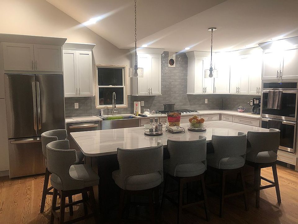 2nd image of 427 Spruce Ave