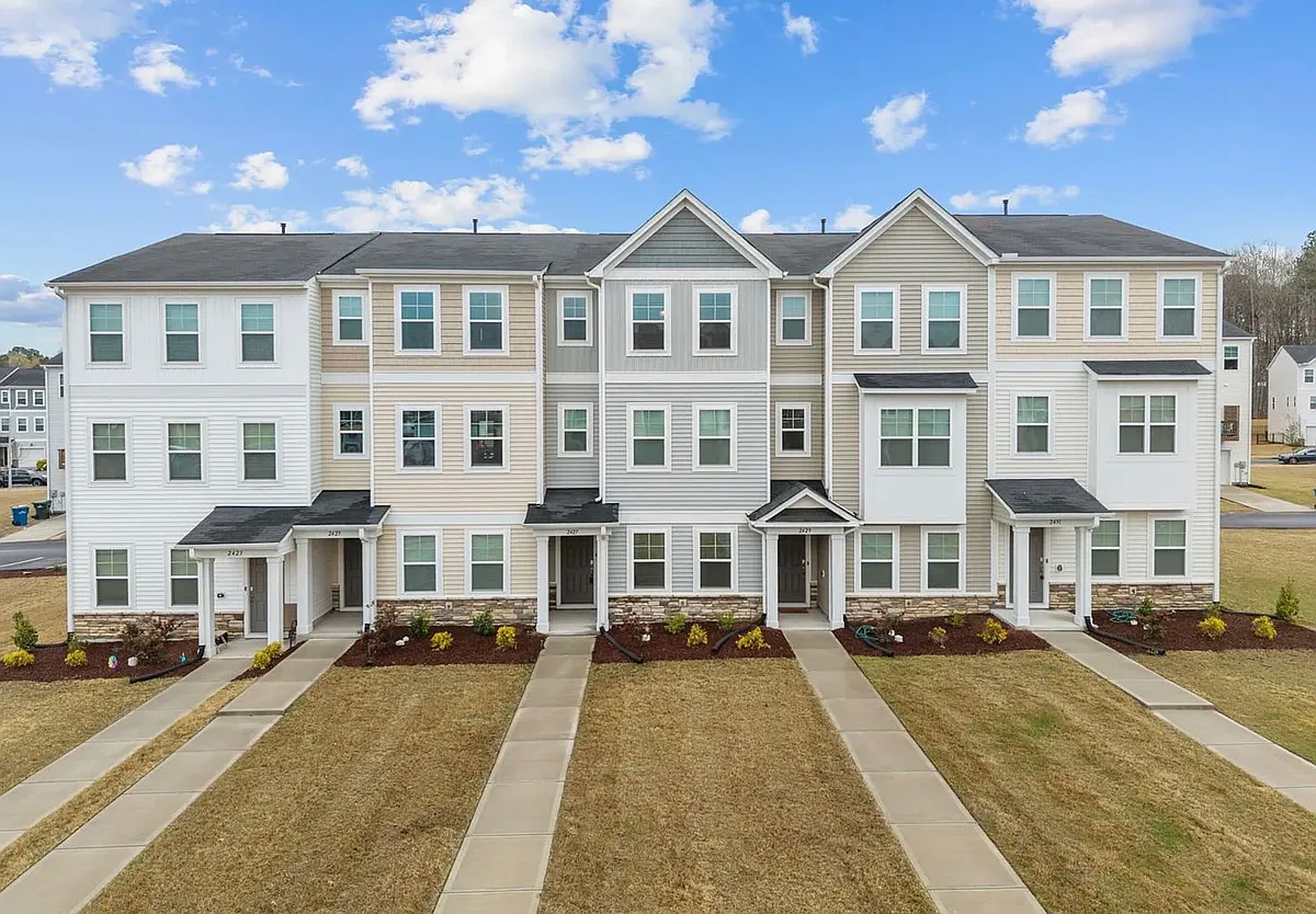 Building Photo - 2427 Kasota Ln