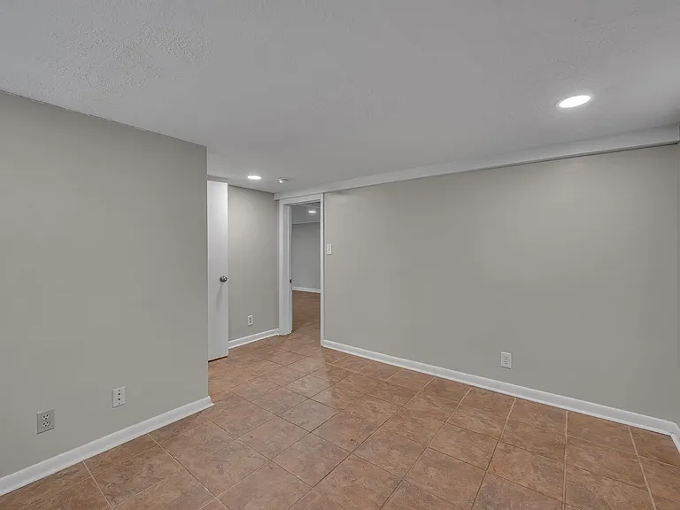 4917 Salem Dr — Photo 26