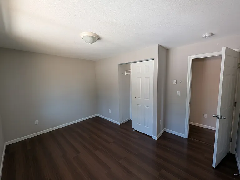 2812 Hemlock St — Photo 10