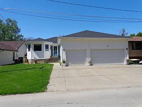2nd image of 35 Lakewood Villa St