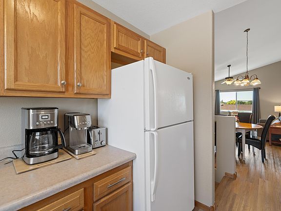 5th image of 3035 New England St