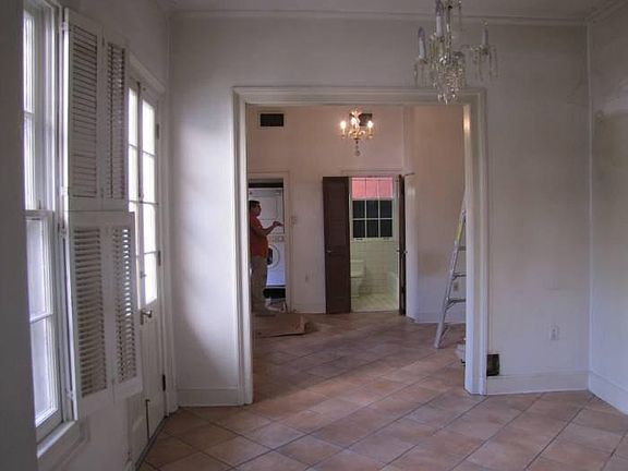 4th image of 1112 Dauphine St APT 2