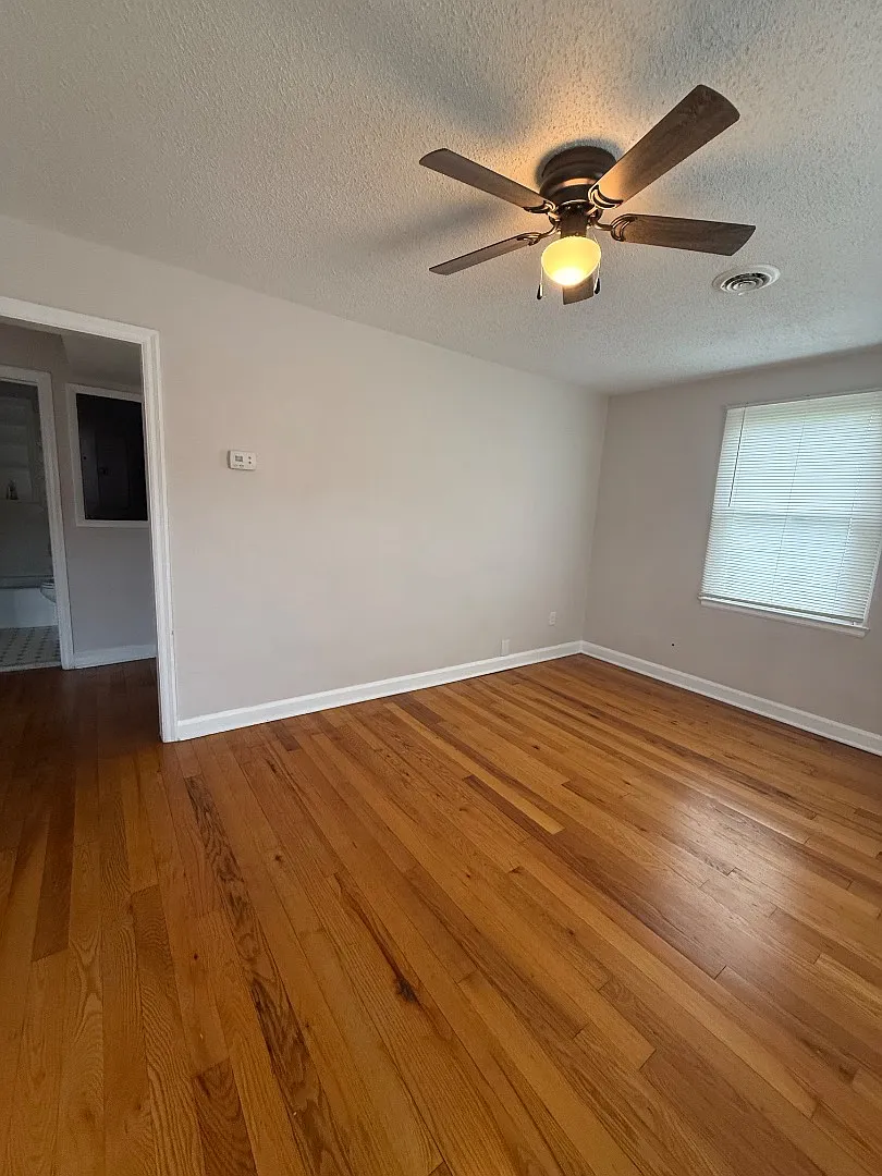 1405 Newton St — Photo 3