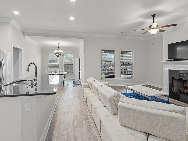 289 Lake Pride Dr — Photo 14