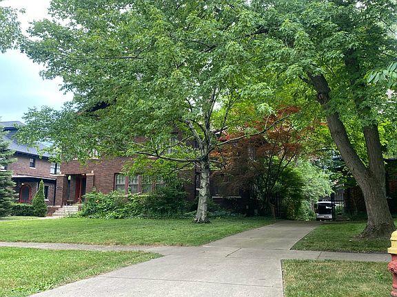 2nd image of 2236 Iroquois St